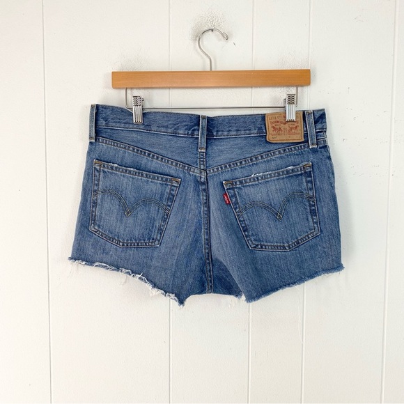 Women's Levi's 501 Cut Off Denim Jean Shorts Distressed Button Fly Size 28 - Picture 2 of 11